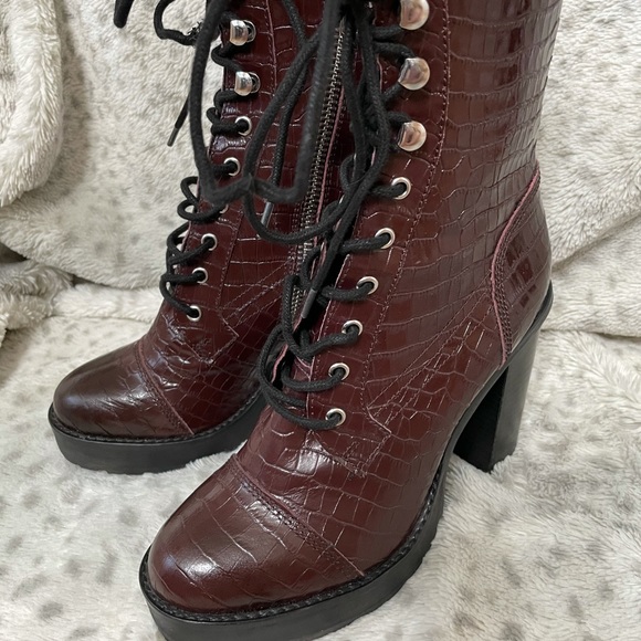 Winnie Harlow X SM - Picture 6 of 7